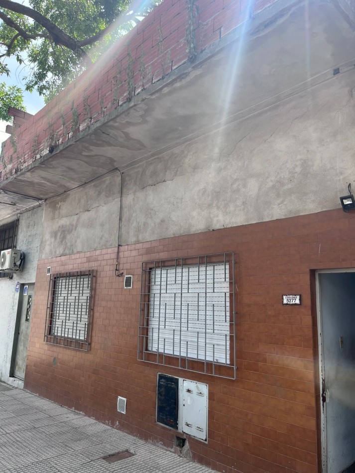 Chascomus 5200. PH 2 ambientes al frente con terraza.