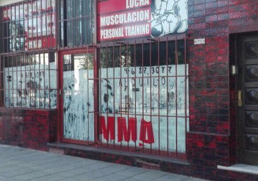 Av. de los Corrales 6700. Local y vivienda.