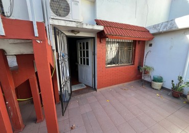 Coronel Cardenas 2400. Casa 3 ambientes.