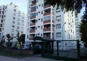 Escalada 4200. Departamento 3 ambientes planta baja con cochera.