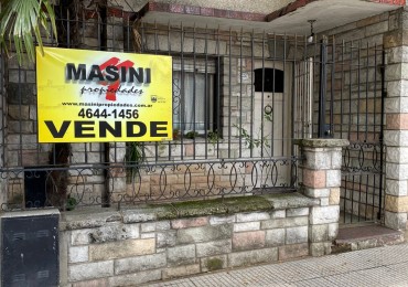 Jose Leon Suarez 500. Casa 5 ambientes, ex municipal.