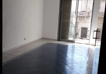 Manuel Artigas 5100. Departamento 3 ambientes