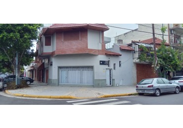 Timoteo Gordillo 1600. Casa para 2 familias.