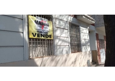 Condarco 900. Departamento 2 ambientes planta baja frente.